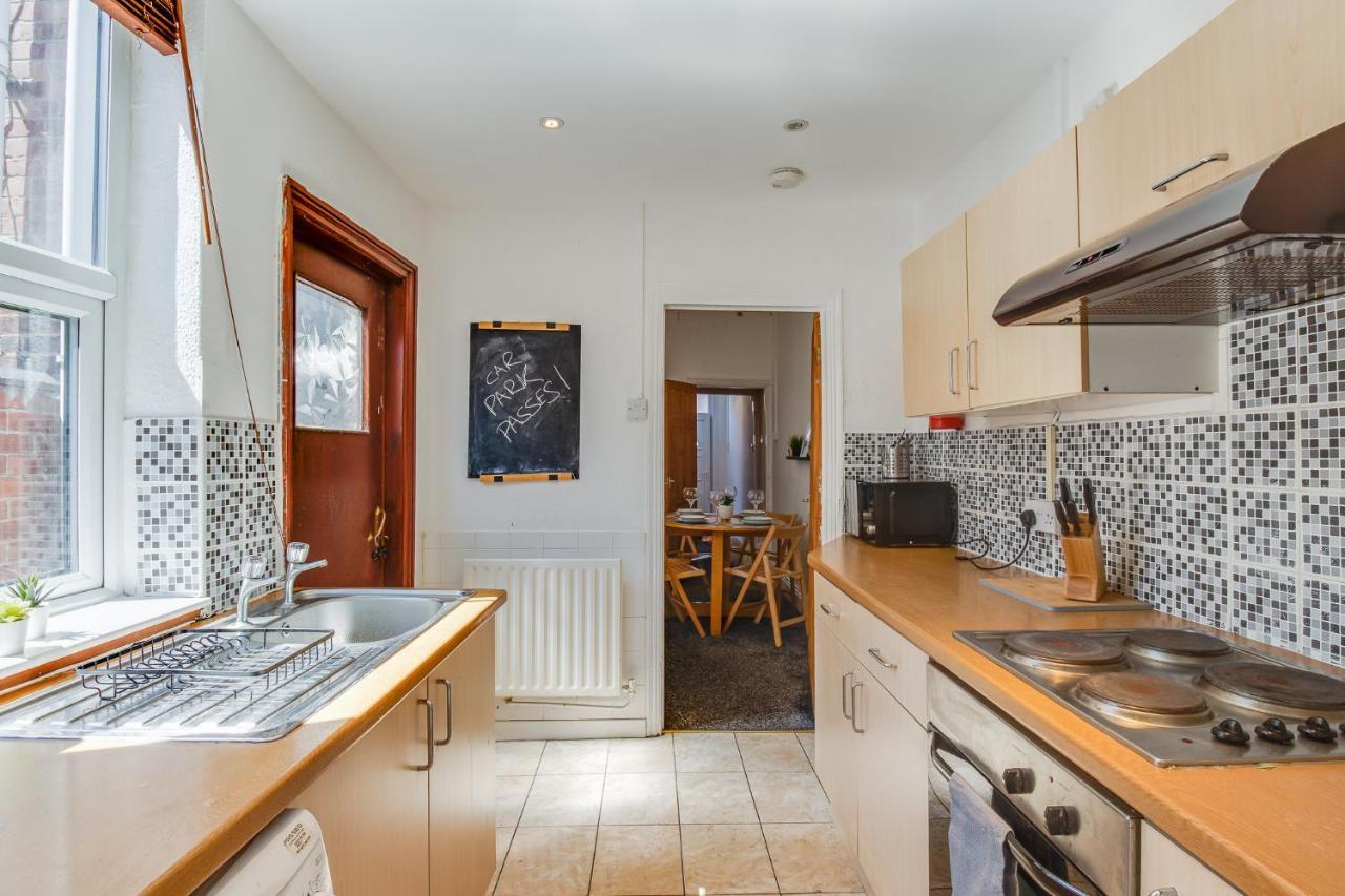 Stayzo House Accommodation- Free Parking Apartment *