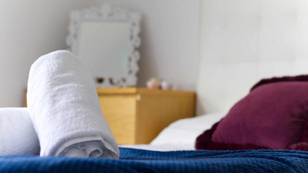 Stayzo House Accommodation- Free Parking Apartment