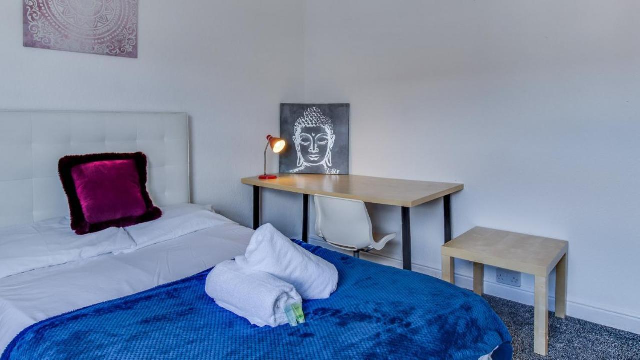 Stayzo House Accommodation- Free Parking Apartment *